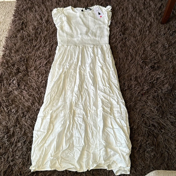 ZESICA FLUTTER SHORT SLEEVE SMOCKED TIERED MIDI DRESS white size large - Picture 2 of 7